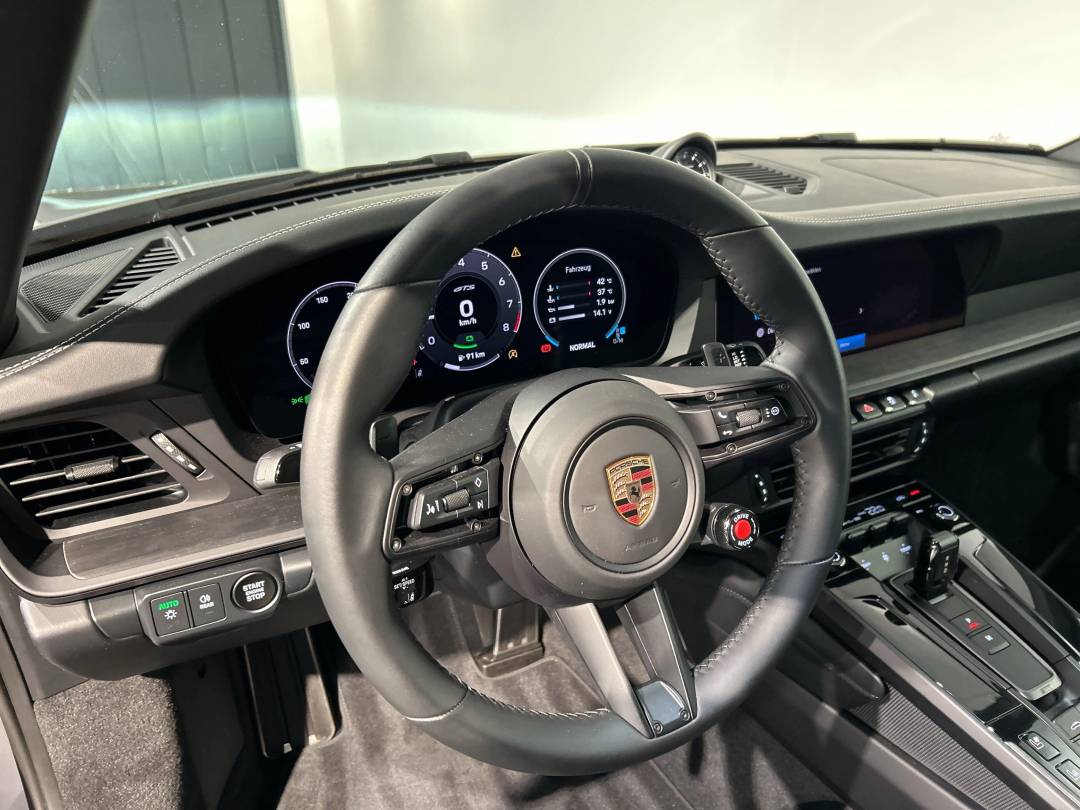 Targa 4 GTS T-Hybrid — Interior