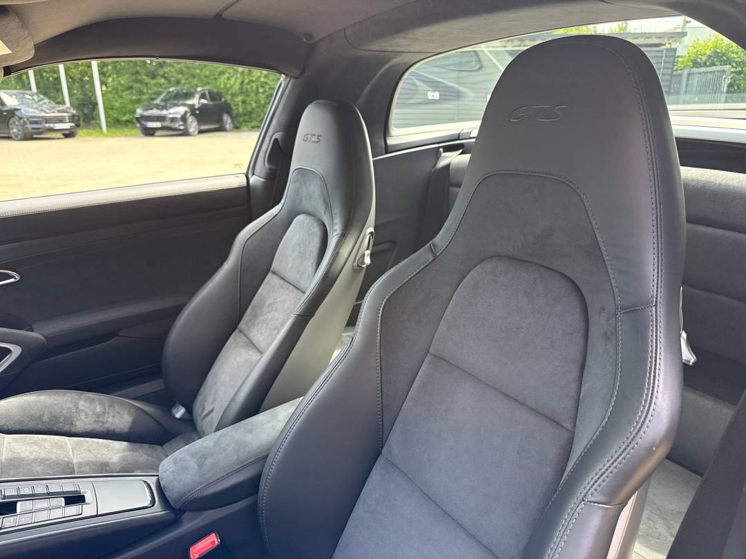 Targa 4 GTS — Interior