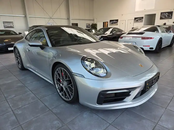 Carrera 4S — Exterior
