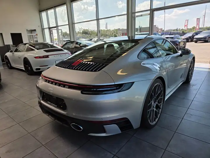 Carrera 4S — Exterior