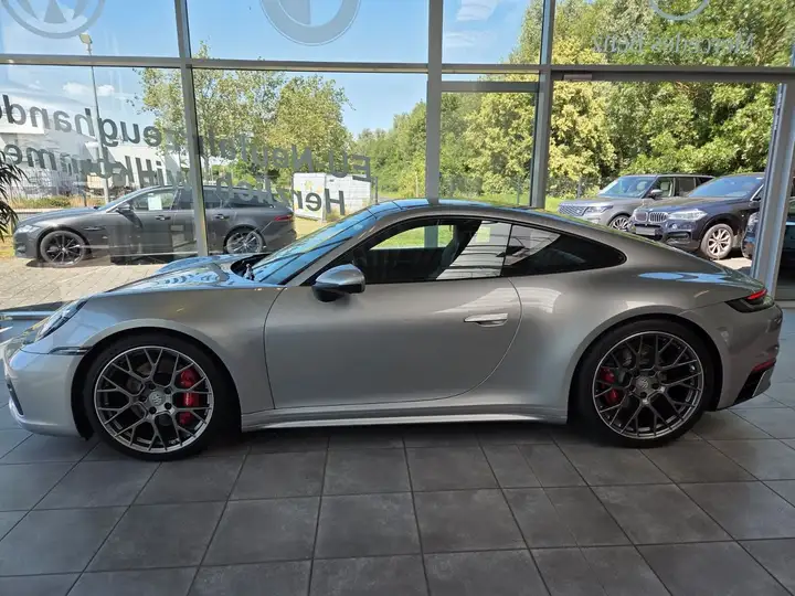 Carrera 4S — Exterior
