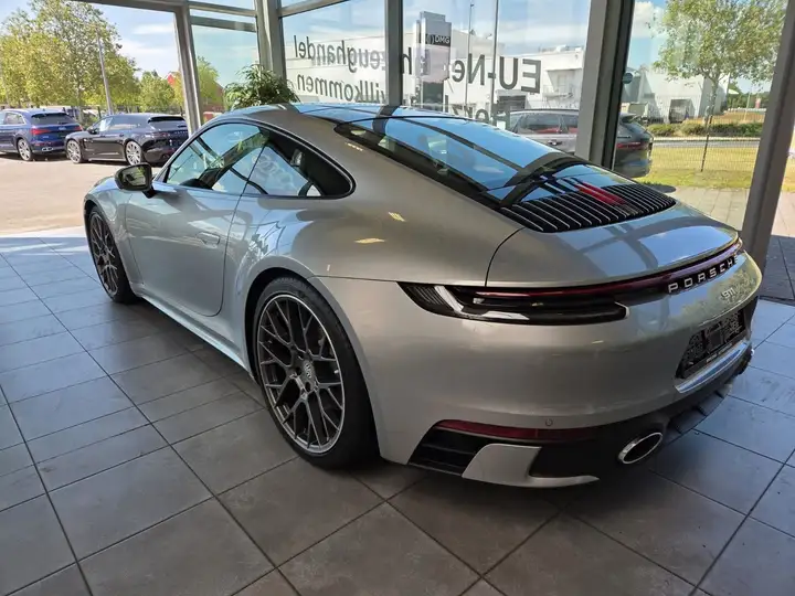 Carrera 4S — Exterior