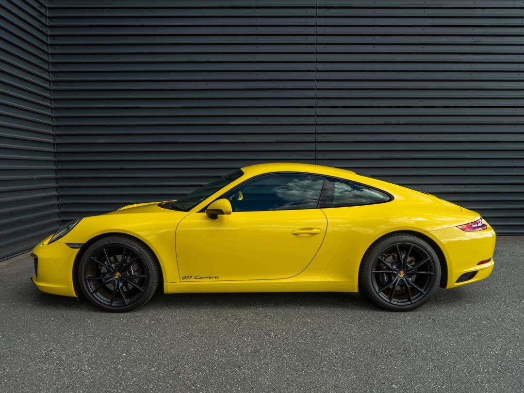 Carrera — Exterior