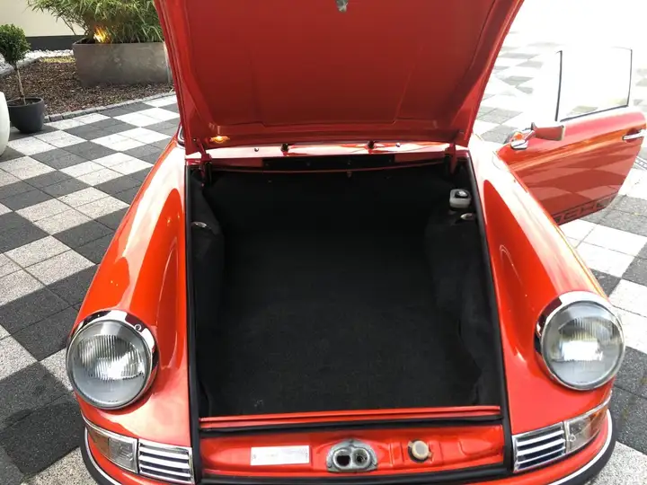 911 E 2.4 — Exterior