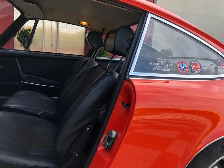911 E 2.4 — Exterior