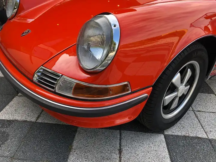 911 E 2.4 — Exterior