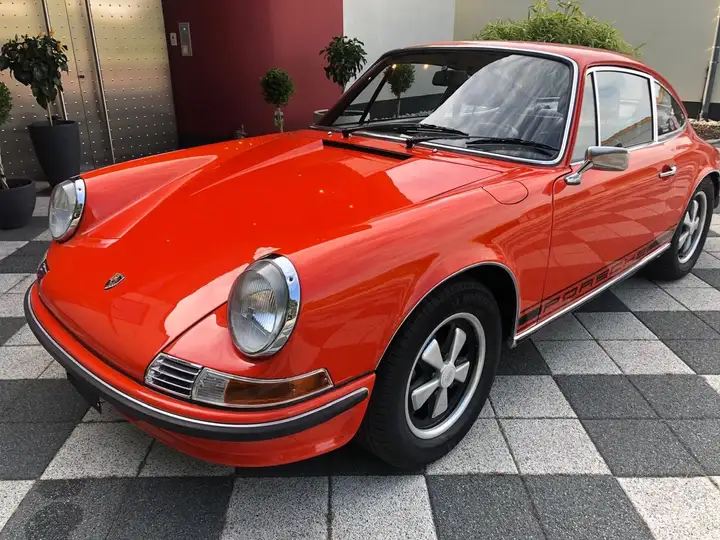 911 E 2.4 — Exterior