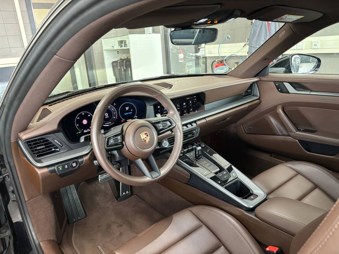 Carrera — Exterior