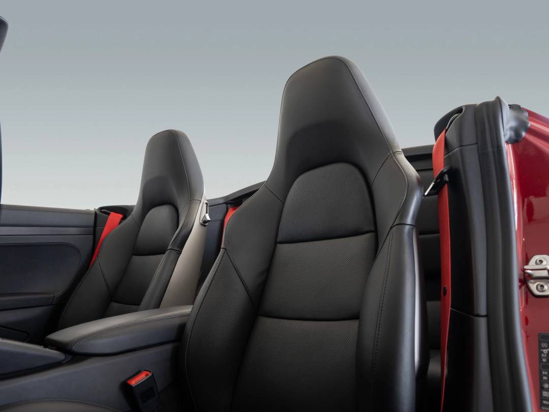 Carrera 4 GTS Cabriolet — Interior