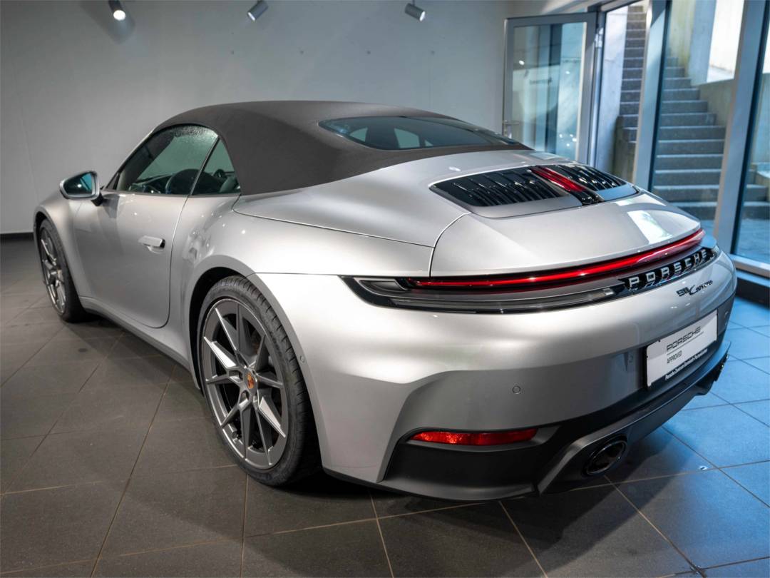 Carrera Cabriolet — Exterior
