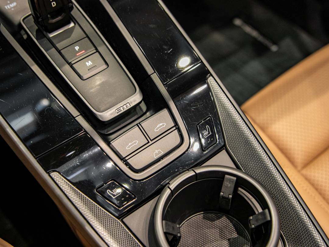Carrera 4 Cabriolet — Interior