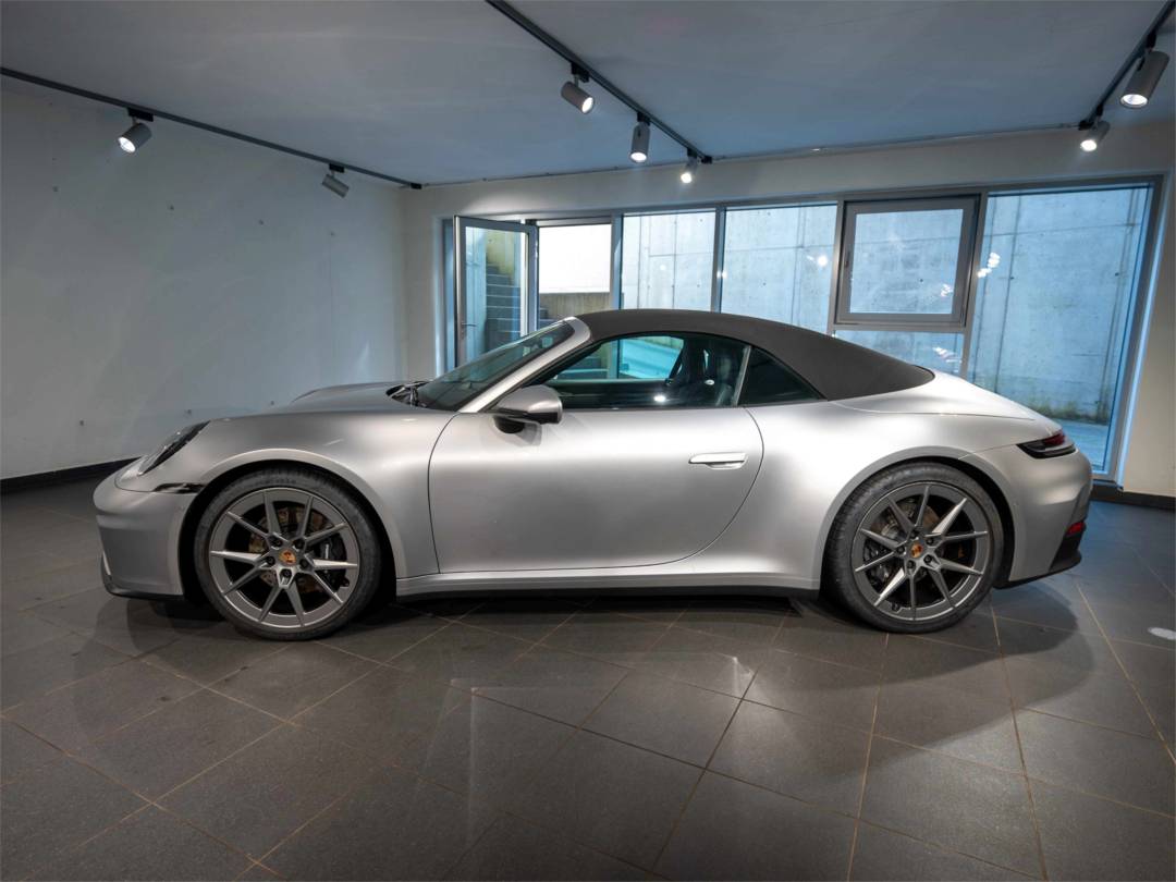 Carrera Cabriolet — Exterior