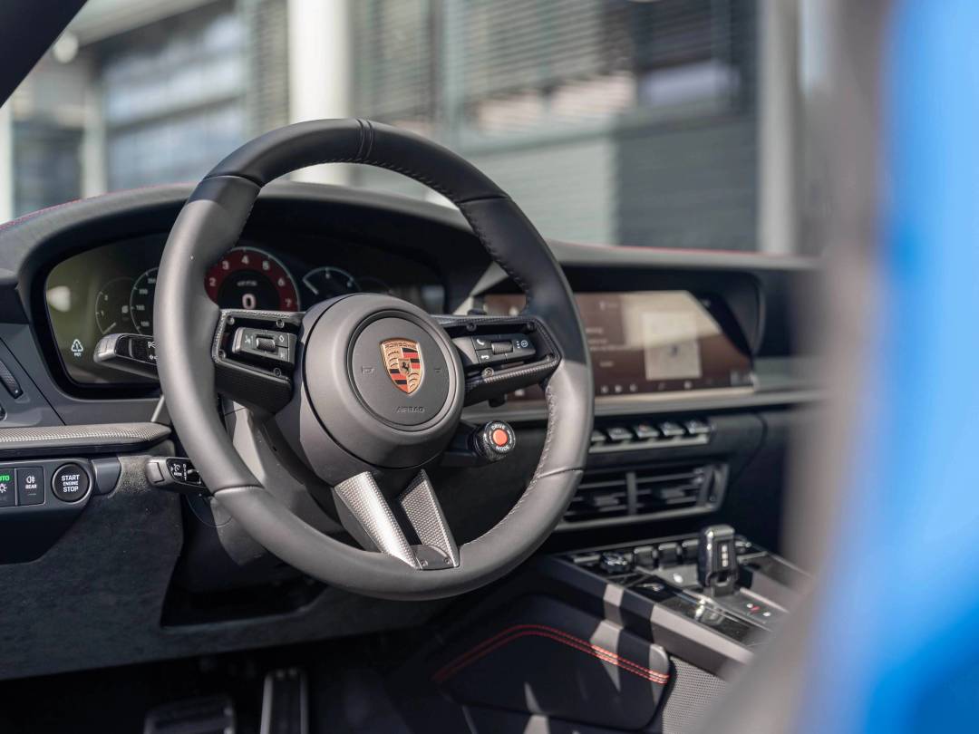 Carrera GTS T-Hybrid Cabriolet — Interior