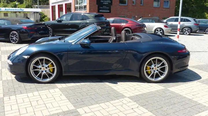 Carrera Cabriolet — Exterior