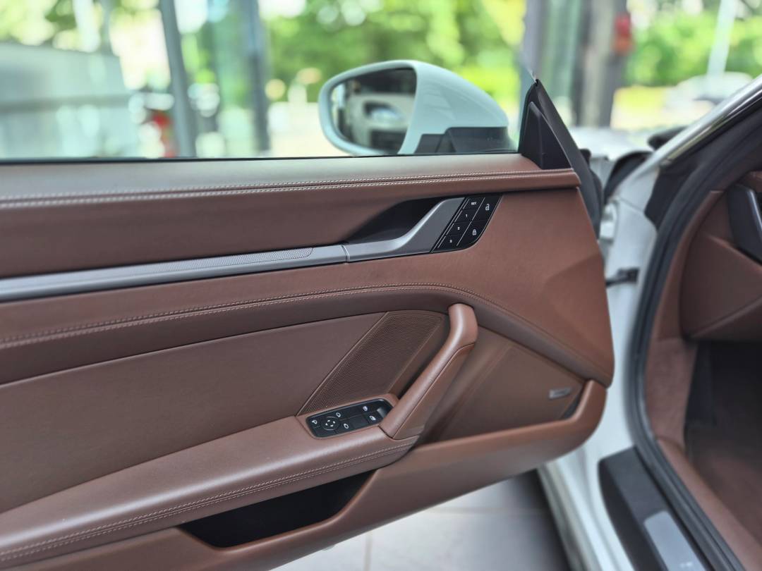 Carrera S — Interior