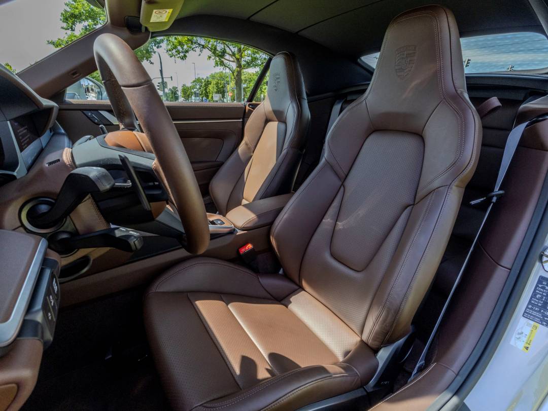 Carrera S Cabriolet — Interior