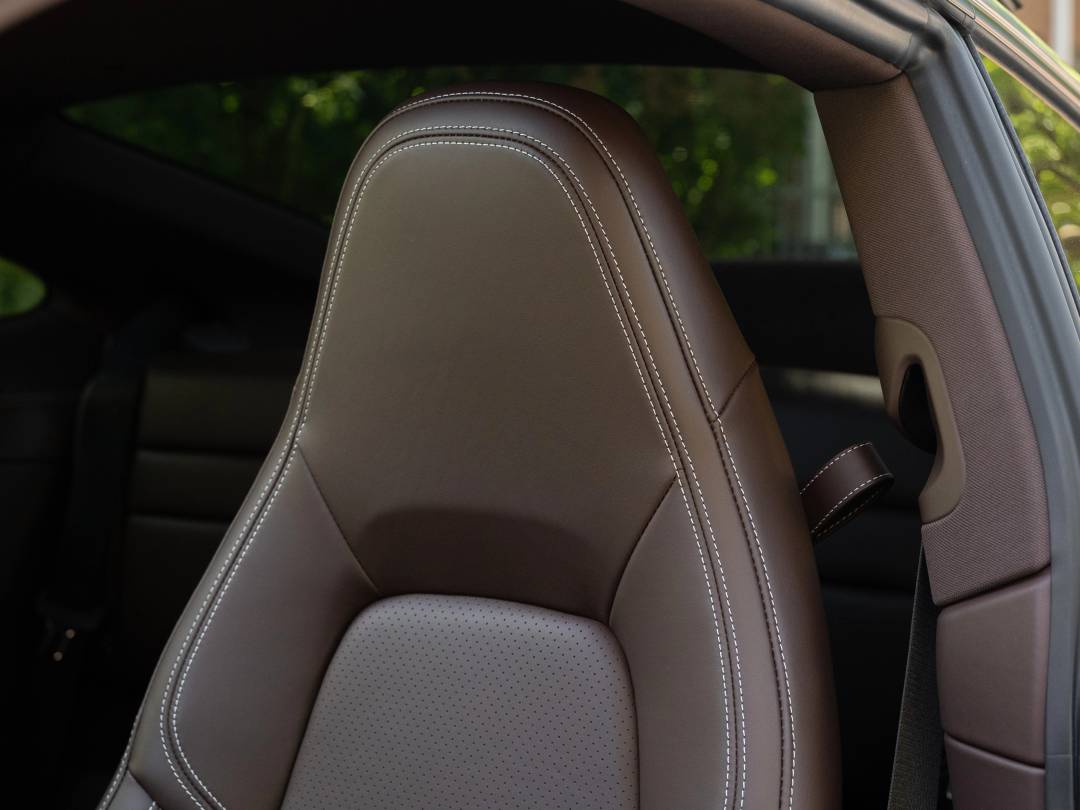 Carrera 4 GTS — Interior