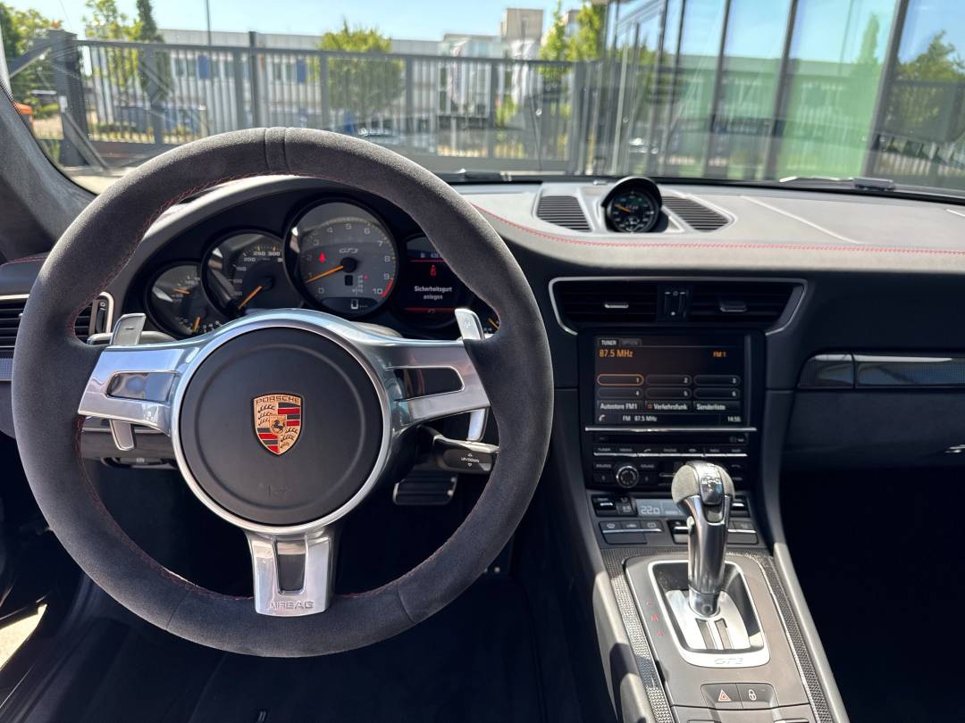 GT3 — Interior