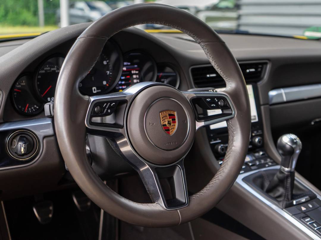 Carrera — Interior