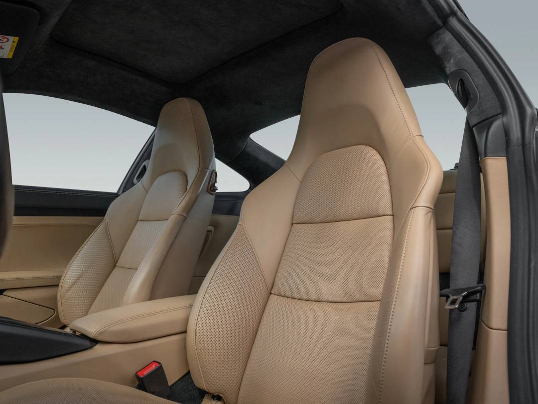 Carrera GTS — Interior