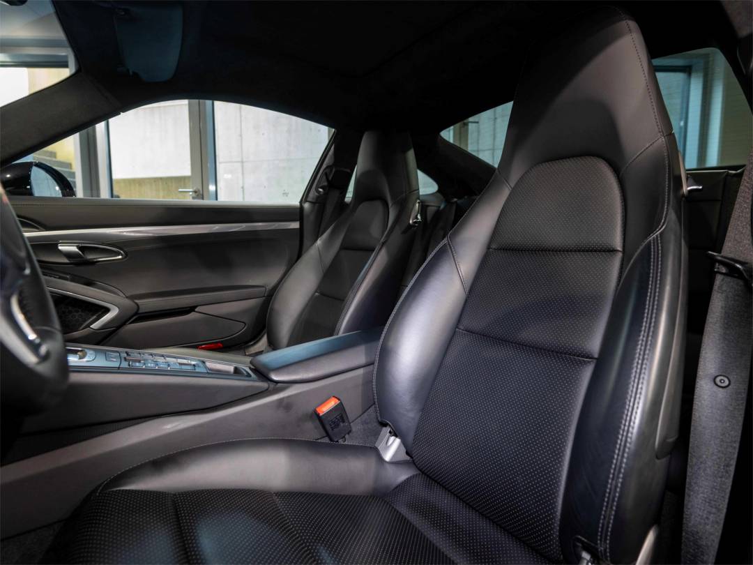 Carrera 4 — Interior