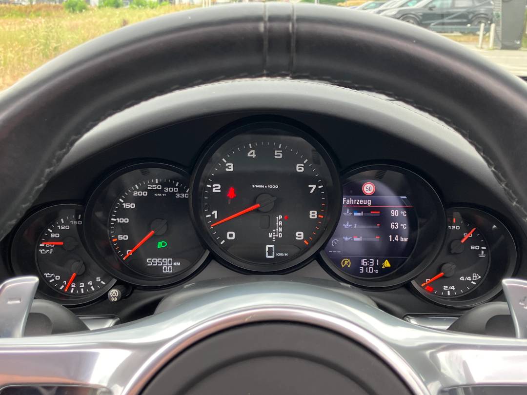 Carrera Cabriolet — Interior