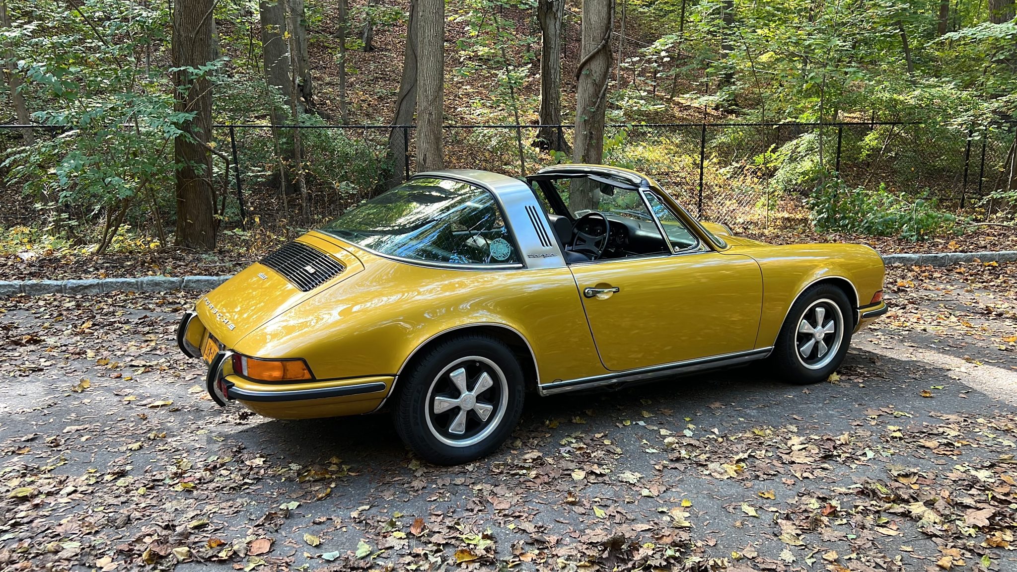 911 T 2.4 — Exterior