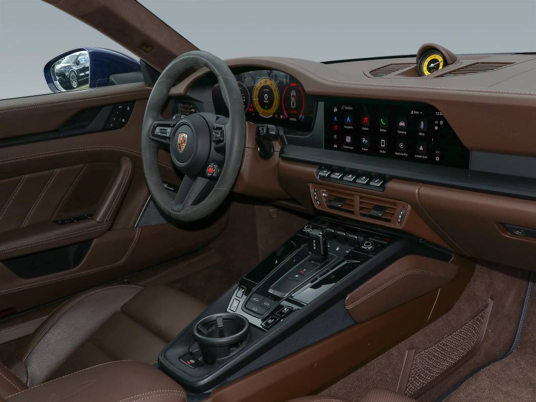 Carrera GTS T-Hybrid — Interior