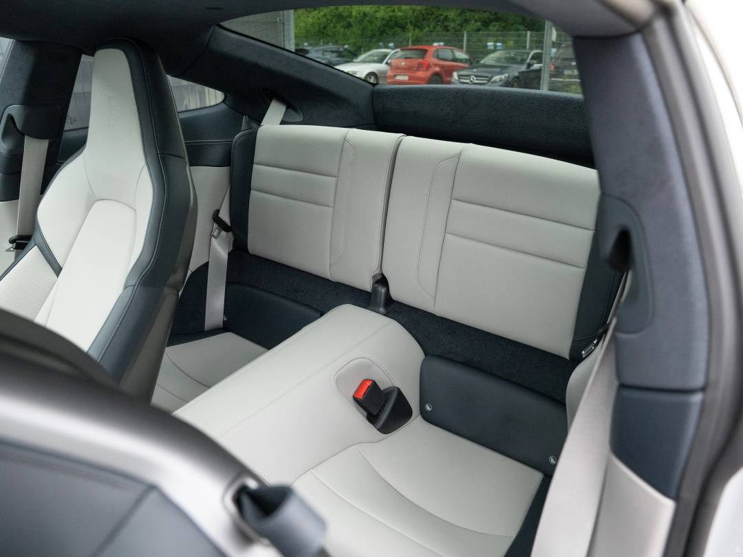 Carrera S — Interior