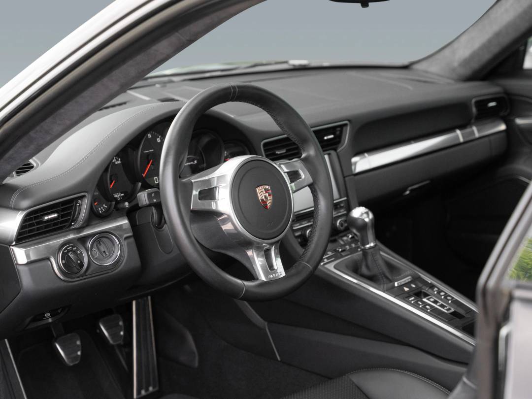 Carrera S — Interior
