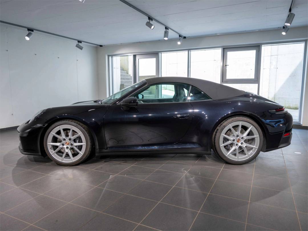 Carrera Cabriolet — Exterior
