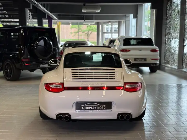 Carrera 4S — Exterior