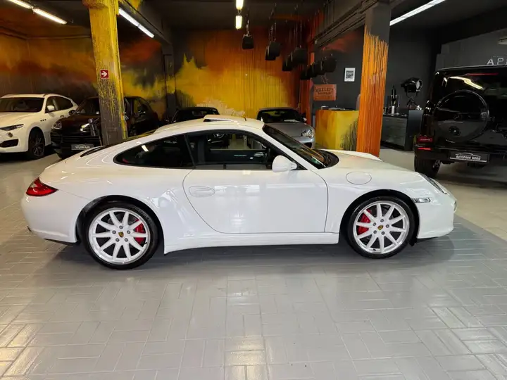 Carrera 4S — Exterior