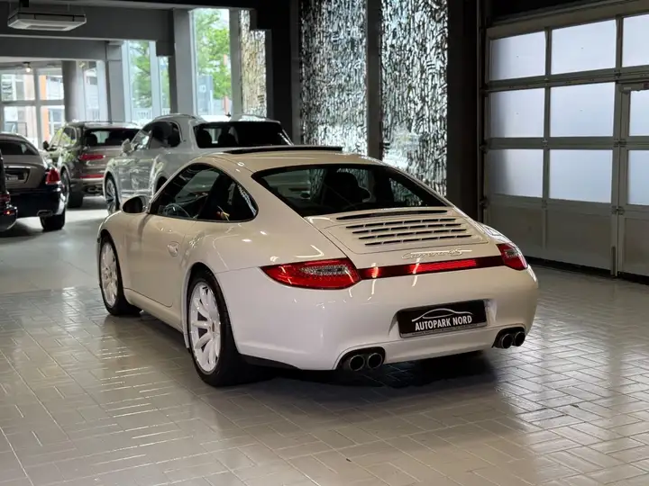 Carrera 4S — Exterior