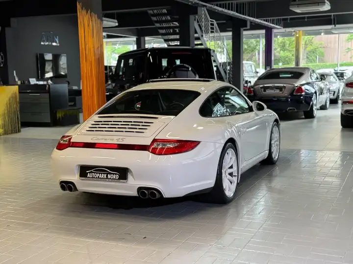 Carrera 4S — Exterior