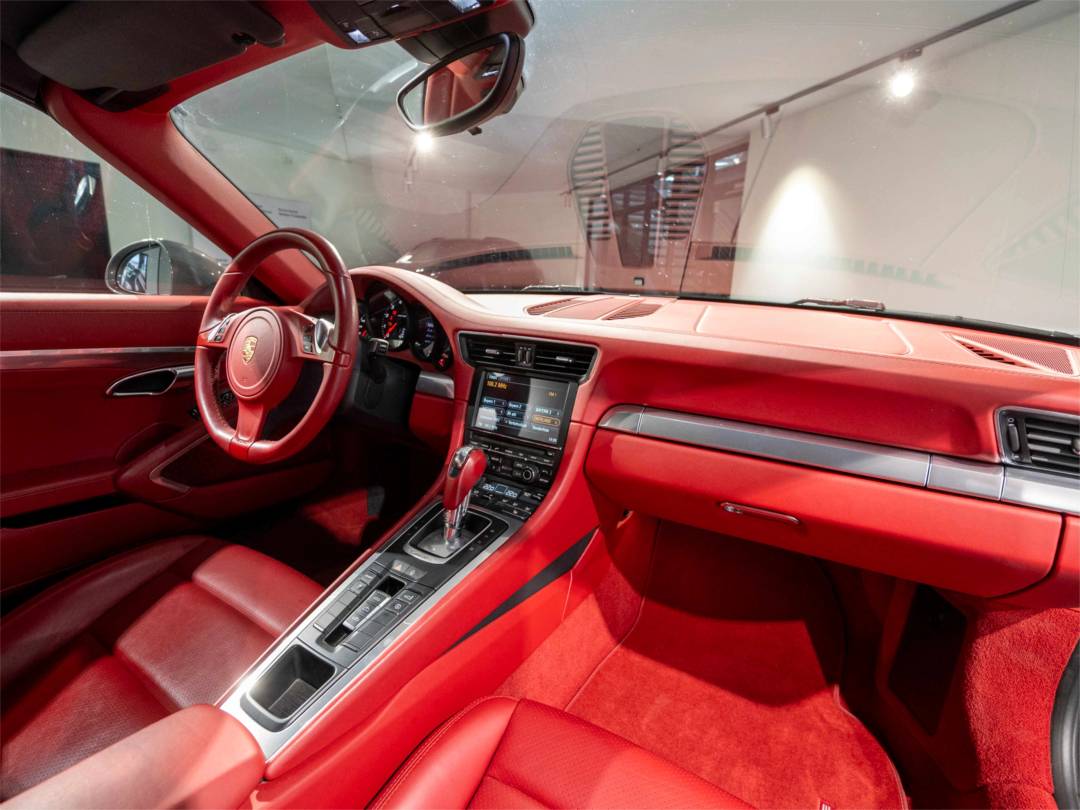 Carrera 4 Cabriolet — Interior