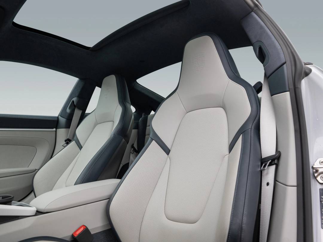 Carrera S — Interior