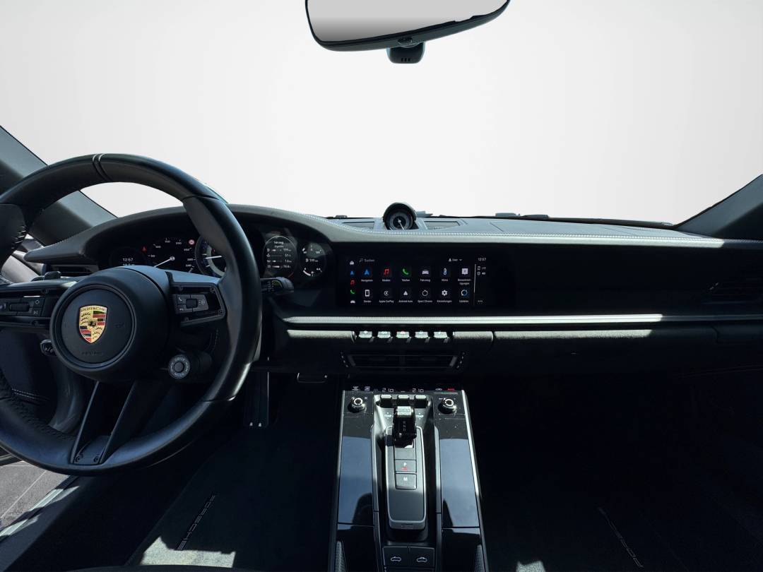 Carrera 4 GTS Cabriolet — Interior