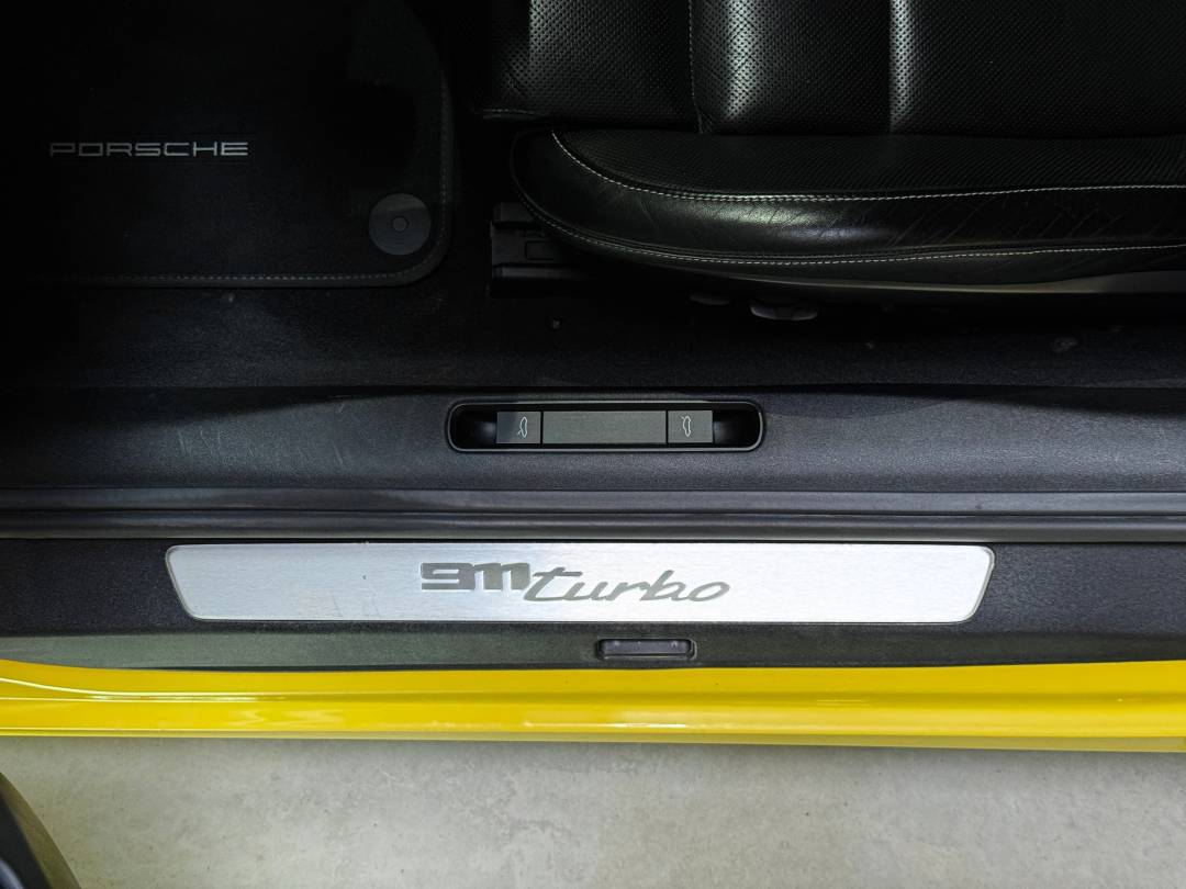 Turbo Cabriolet — Interior