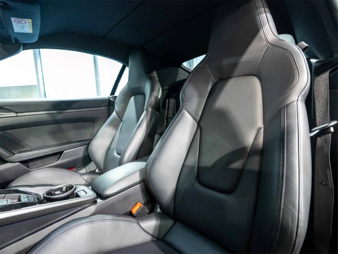 Carrera Cabriolet — Interior