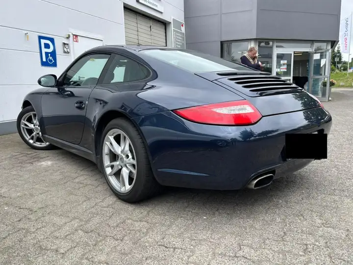 Carrera — Exterior