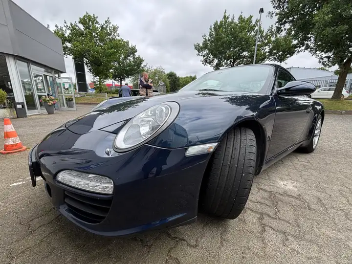 Carrera — Exterior