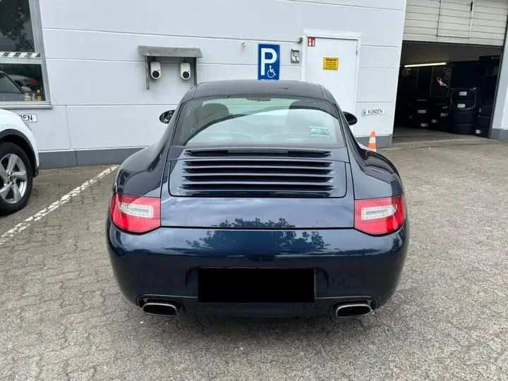 Carrera — Exterior