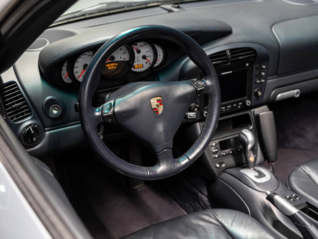 Carrera 4S Cabriolet — Interior