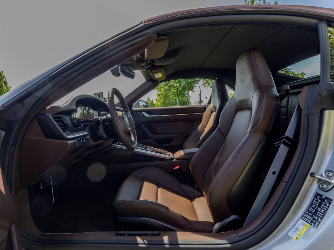 Carrera S Cabriolet — Interior