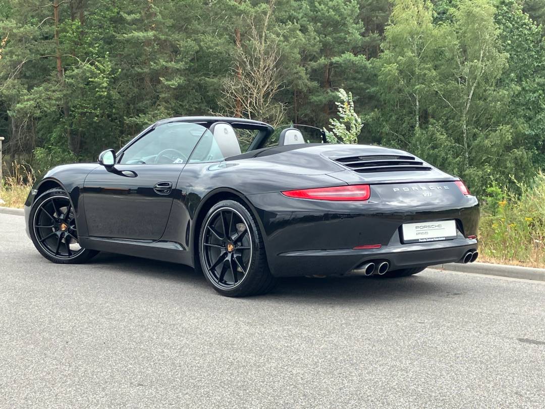 Carrera Cabriolet — Exterior