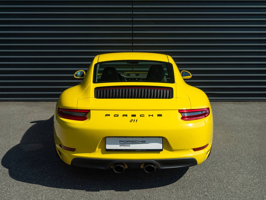 Carrera — Exterior