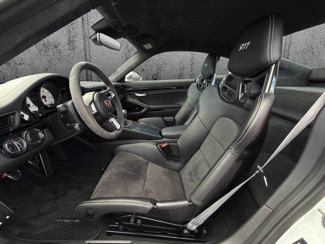 Carrera T — Interior
