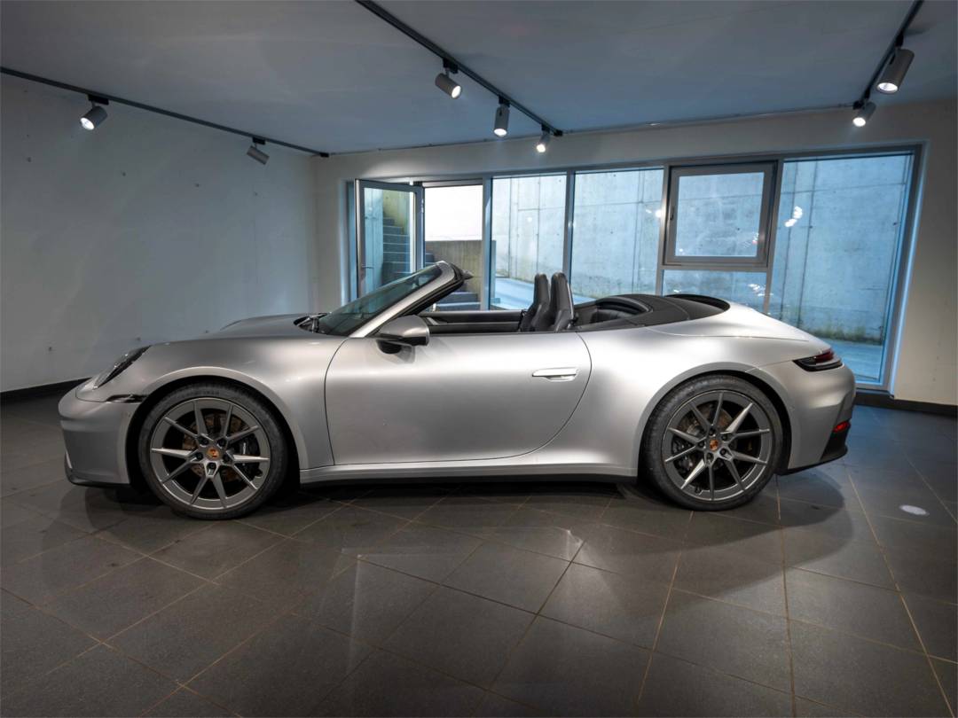 Carrera Cabriolet — Exterior