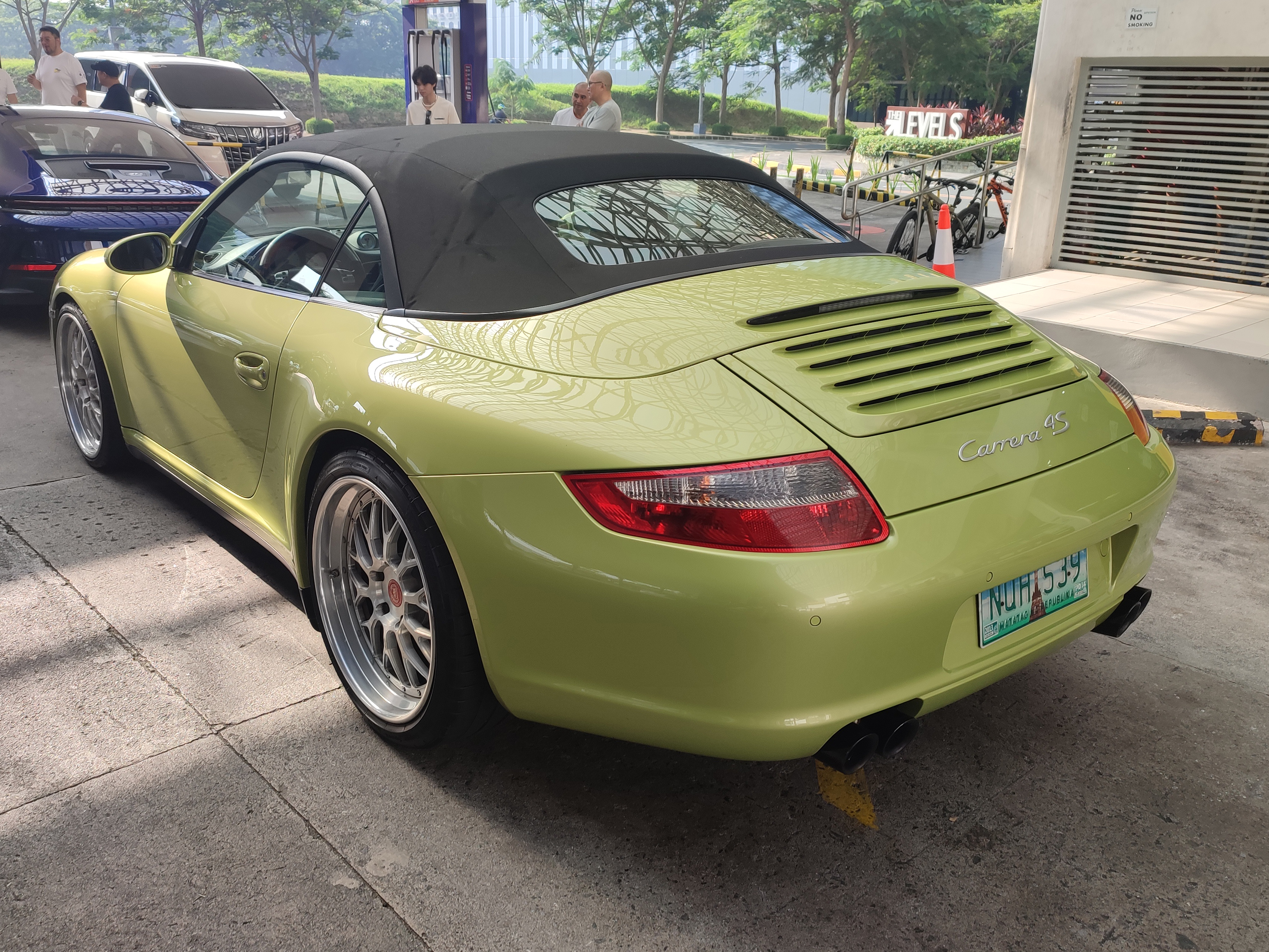 Carrera 4S Cabriolet — Exterior